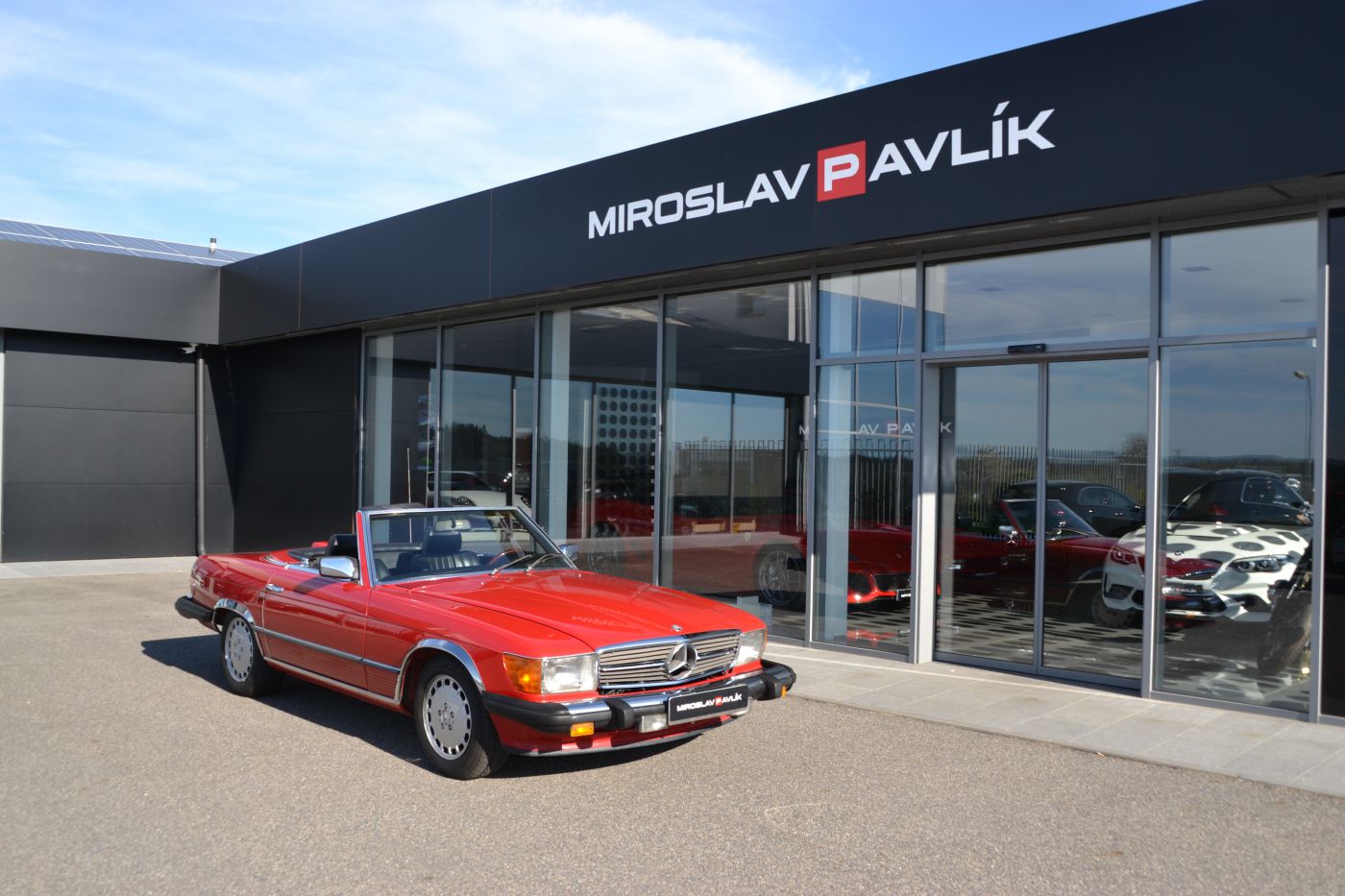 Mercedes-Benz SL 380 W107