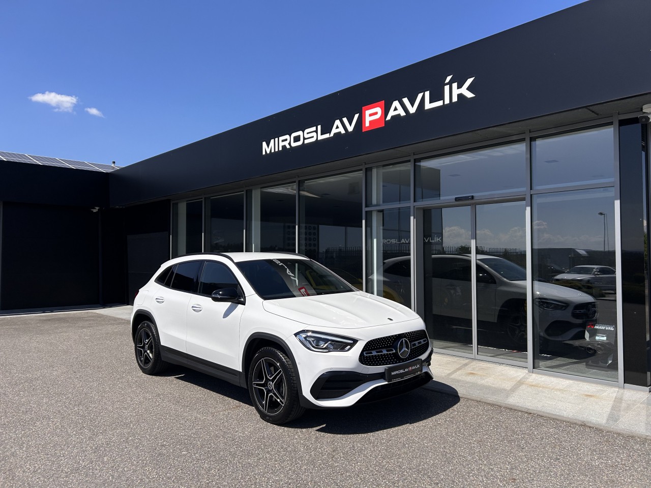 Mercedes-Benz GLA 250e AMG Night