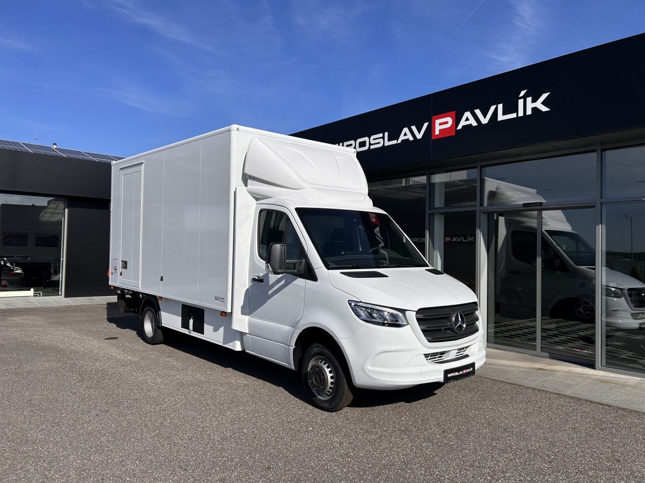 Mercedes-Benz Sprinter 519 CDI skříň + hydr. čelo / NOVÉ