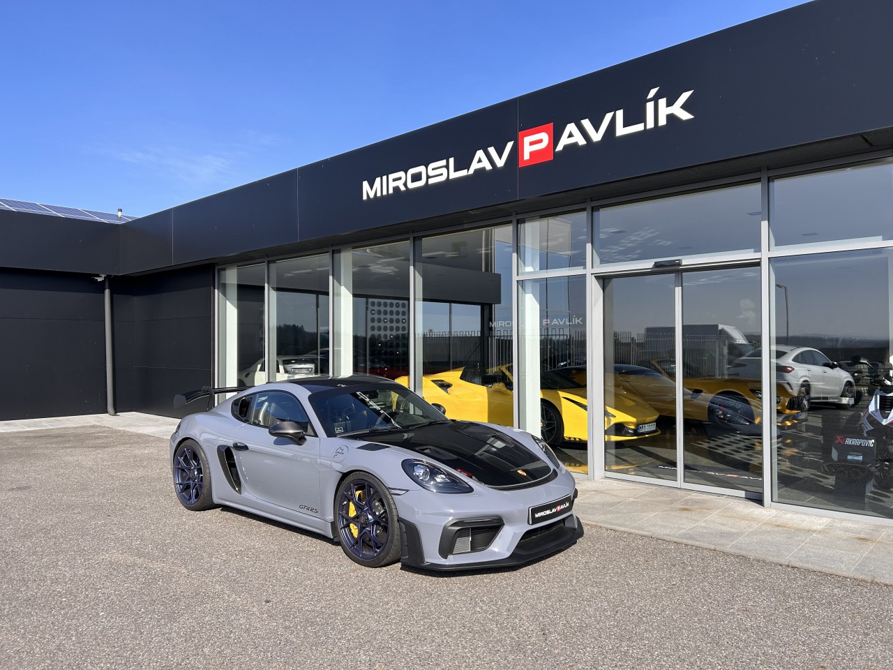 Porsche 718 Cayman GT4 RS Weissach