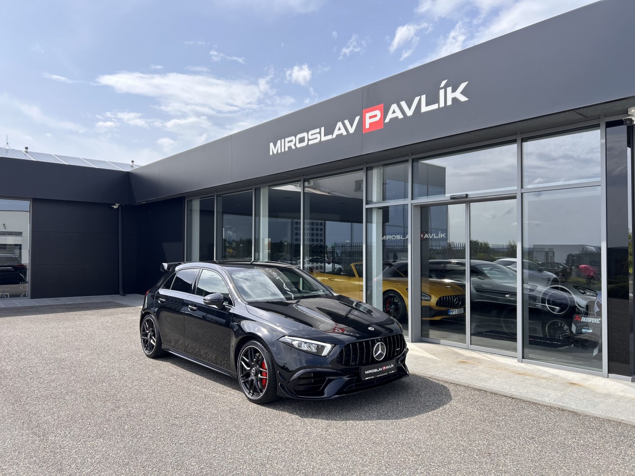 Mercedes-Benz A 45 S AMG 4MATIC+ AKRAPOVIČ