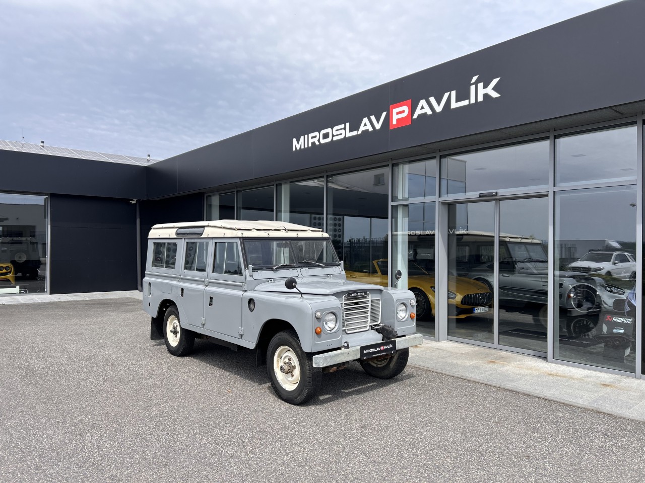 Land Rover Series III 109 Series III