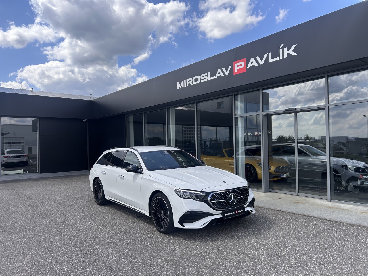 Mercedes-Benz E 220d 4MATIC kombi AMG
